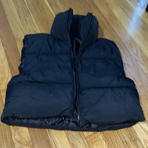 NWT Lightweight Zip Up Vest - Picture 3 of 7